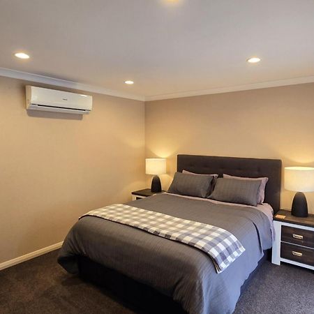 Huntington Honey Apartment Hamilton Exterior photo